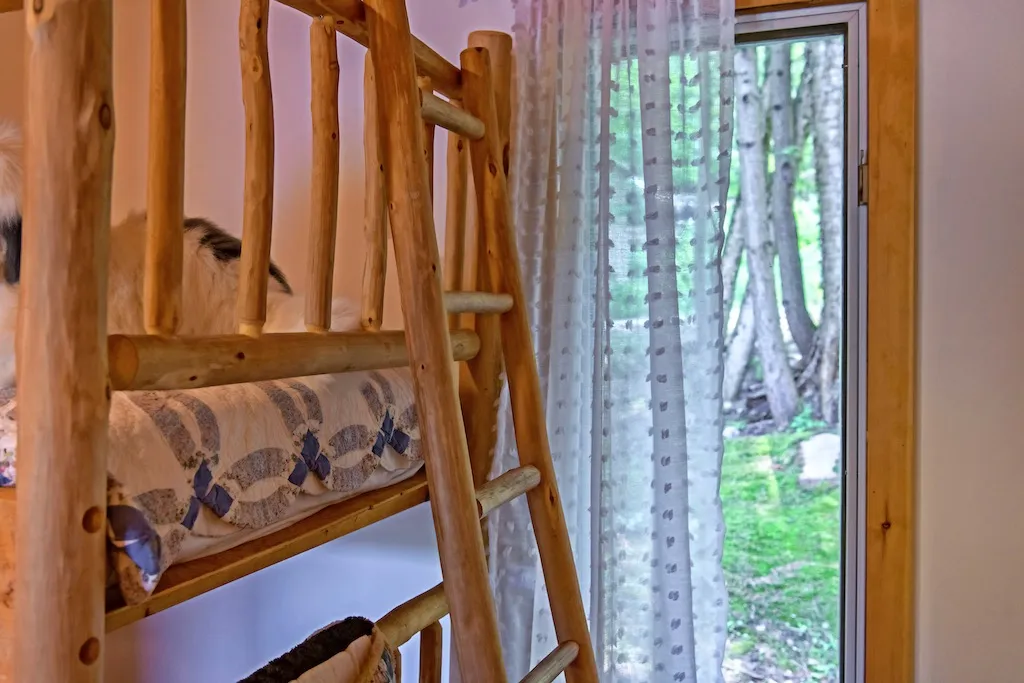 Rosseau Reflections - Muskoka Cottage - Bedroom 2